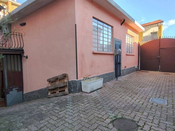 locale di sgombero in vendita a Torino in zona Mirafiori Sud