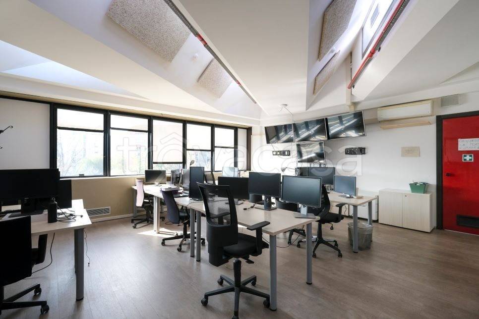 ufficio in vendita a Torino in zona Borgo San Paolo