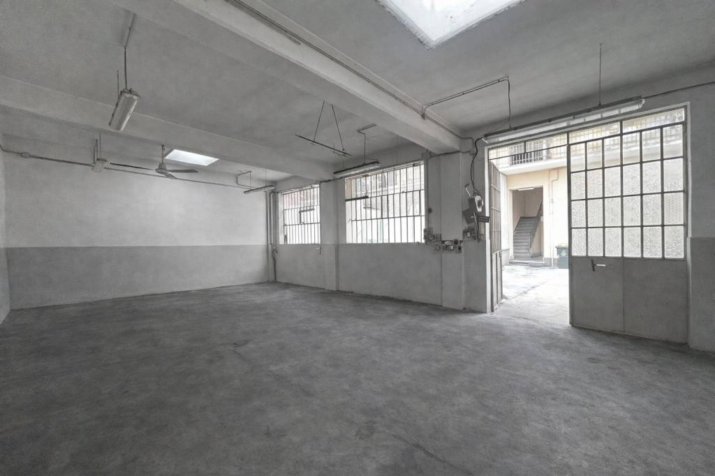 locale commerciale in vendita a Torino in zona Madonna di Campagna