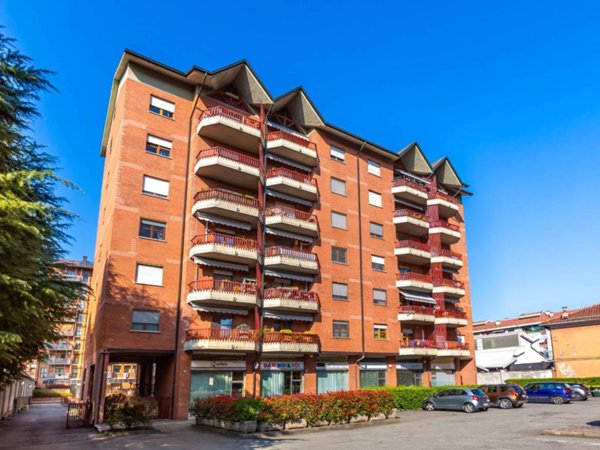 negozio in vendita a Torino in zona Barca