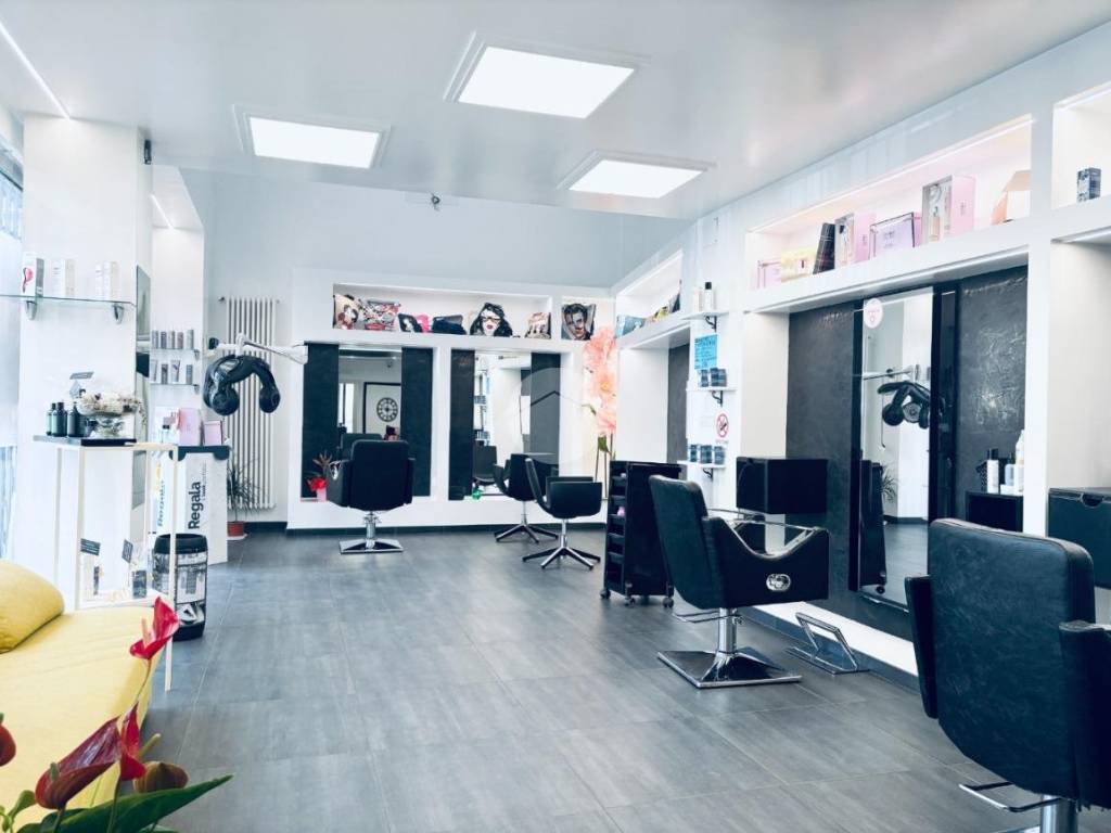 negozio in vendita a Torino in zona Madonna di Campagna