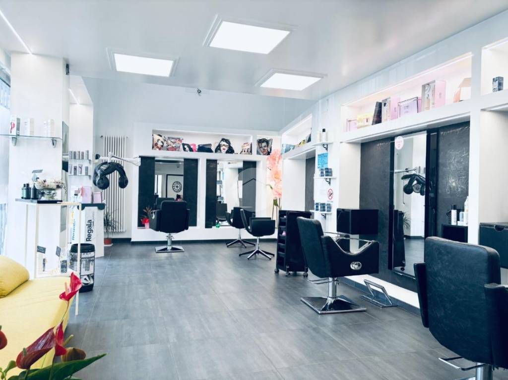 negozio in vendita a Torino in zona Madonna di Campagna