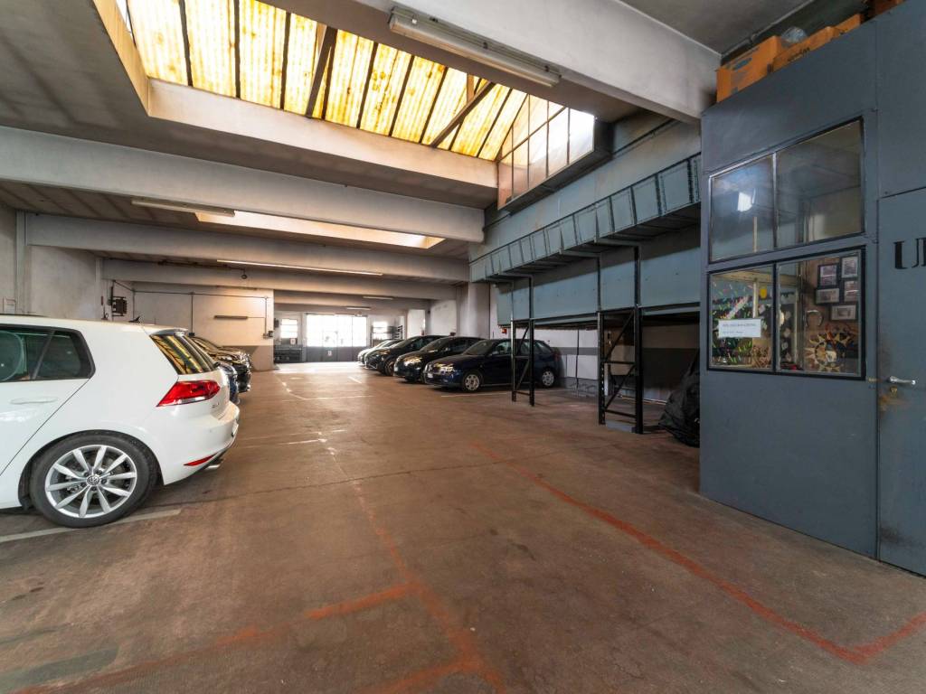 locale commerciale in vendita a Torino in zona Borgo San Paolo