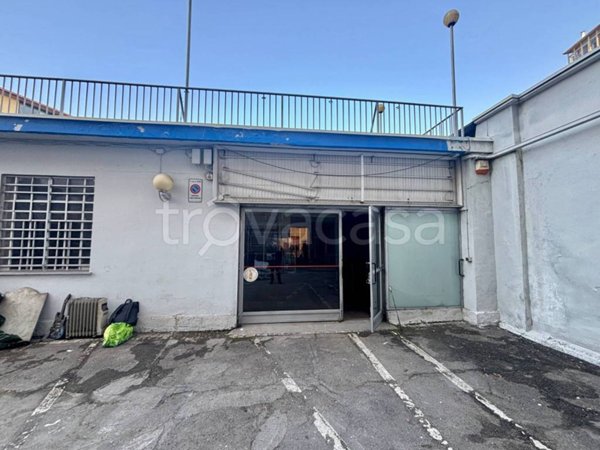 locale commerciale in vendita a Torino in zona Barriera di Milano
