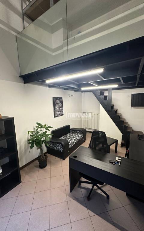 negozio in vendita a Torino in zona Lucento