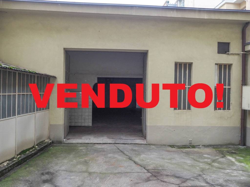 locale commerciale in vendita a Torino in zona Santa Rita