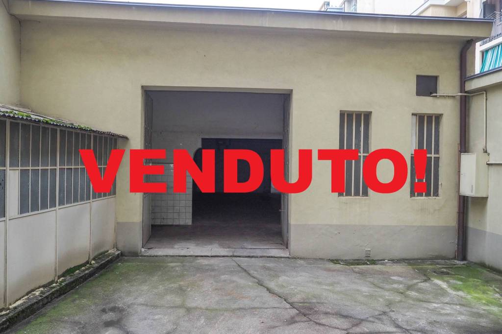 locale commerciale in vendita a Torino in zona Santa Rita