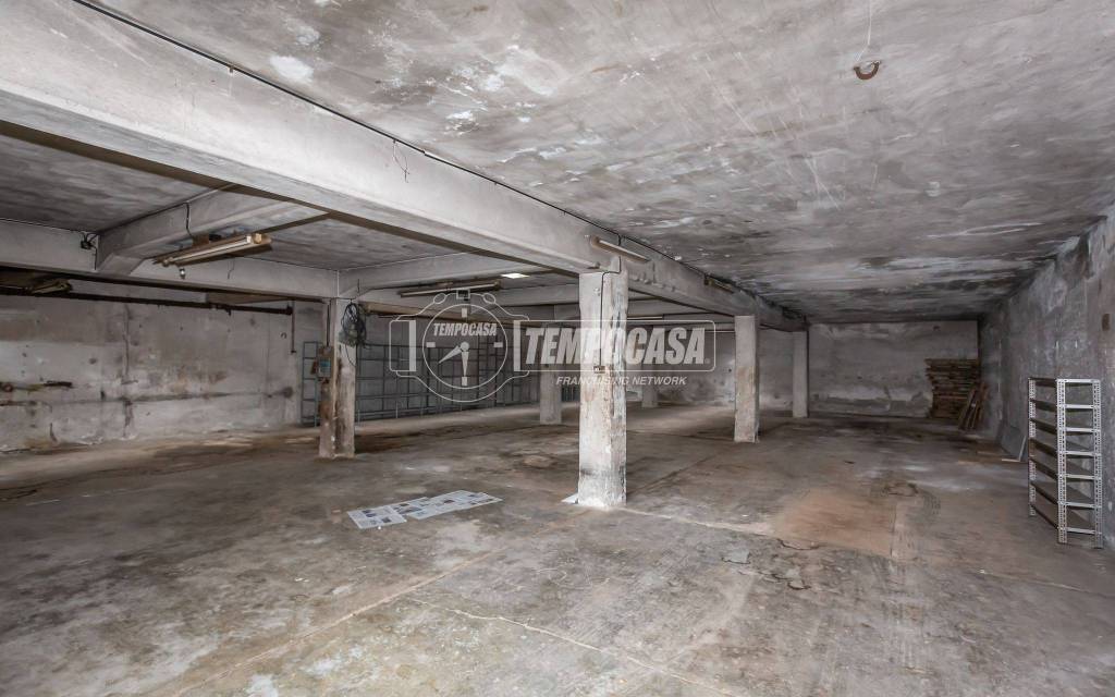 locale commerciale in vendita a Torino in zona Madonna di Campagna