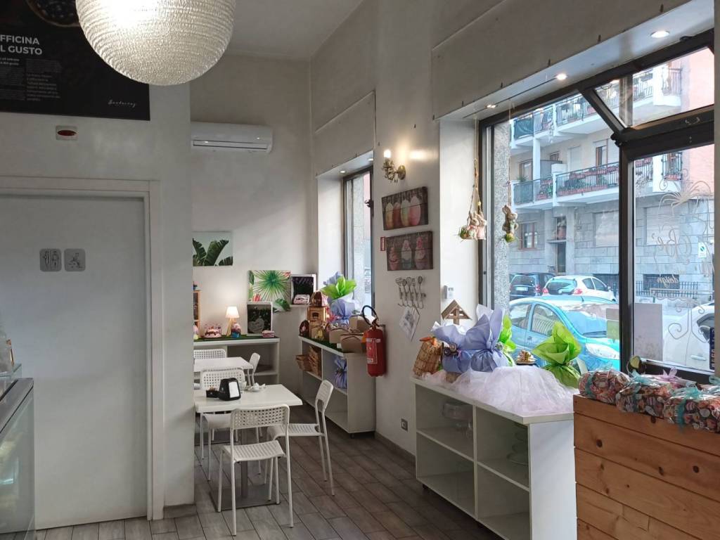 negozio in vendita a Torino in zona Mirafiori Nord