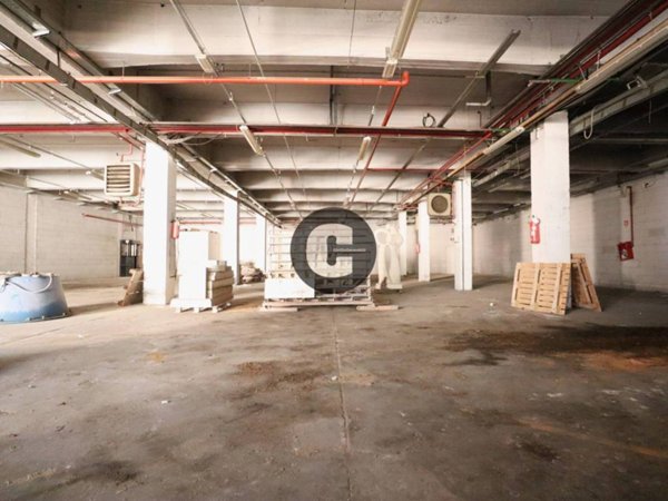 locale commerciale in vendita a Torino in zona Vanchiglia