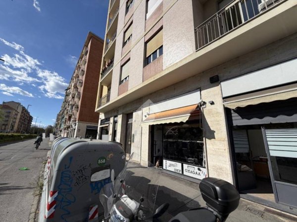 negozio in vendita a Torino in zona Lucento