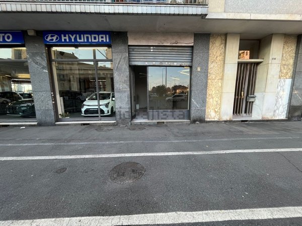 locale commerciale in vendita a Torino in zona Madonna di Campagna