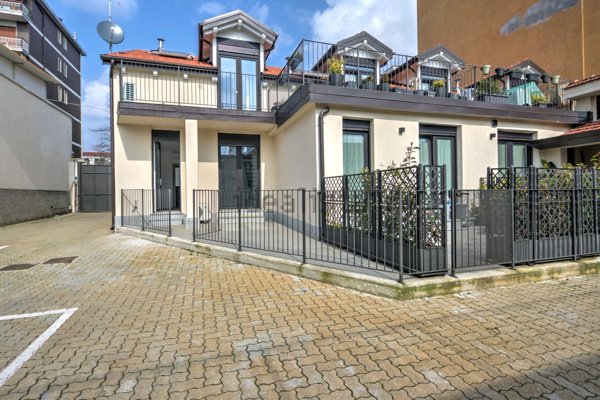 casa indipendente in vendita a Torino in zona Borgata Lesna