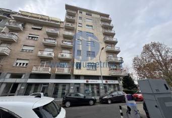 locale commerciale in vendita a Torino in zona Millefonti