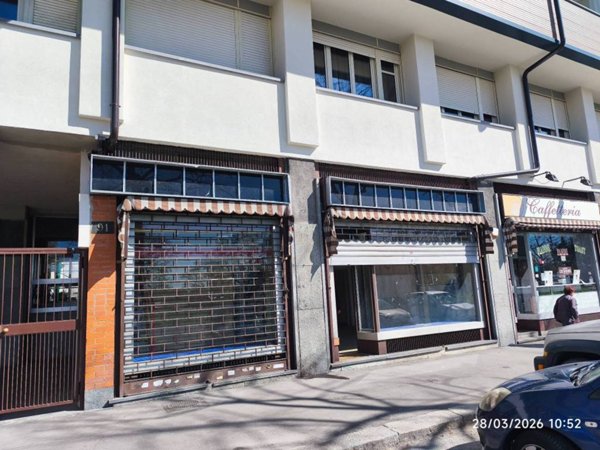 negozio in vendita a Torino in zona Mirafiori Sud