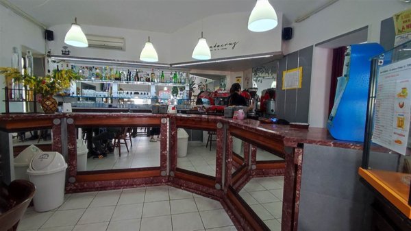 locale commerciale in vendita a Torino in zona Barca