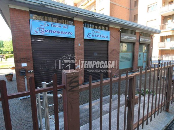 negozio in vendita a Torino in zona Mirafiori Nord
