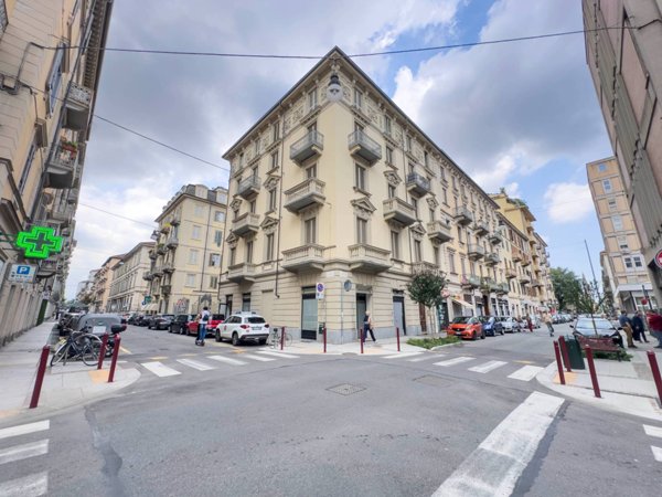 ufficio in vendita a Torino in zona Crocetta