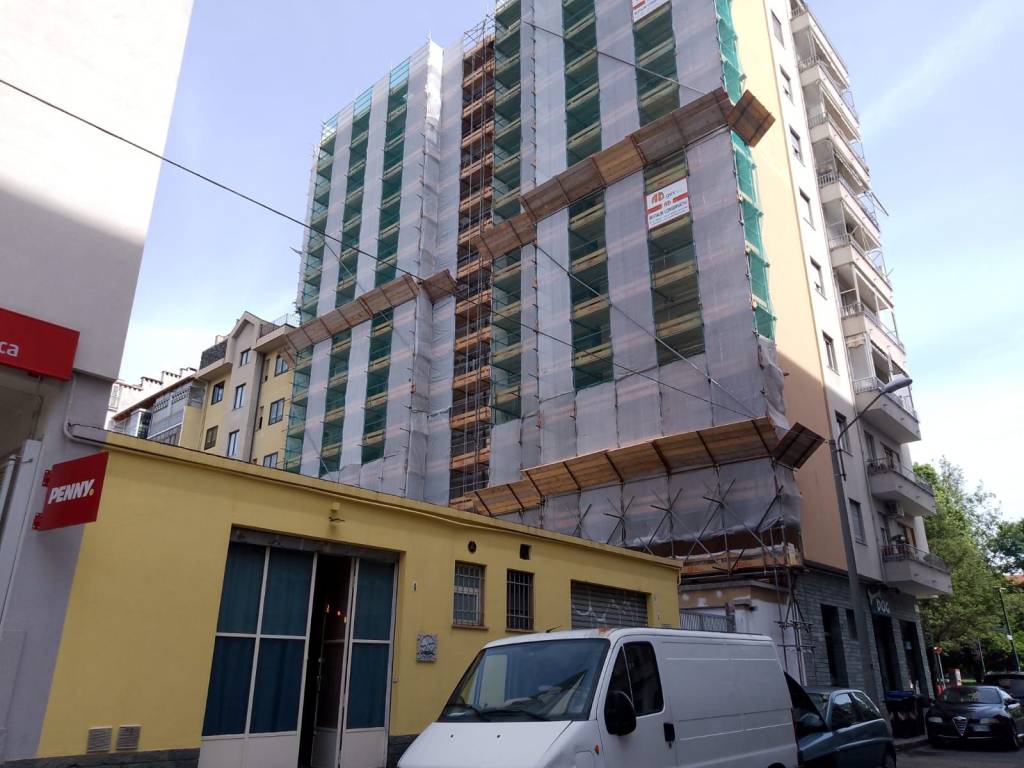 negozio in vendita a Torino in zona Lingotto