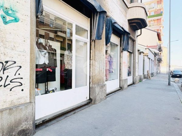 negozio in vendita a Torino in zona Madonna di Campagna