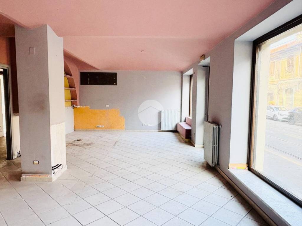 locale commerciale in vendita a Torino in zona Madonna di Campagna