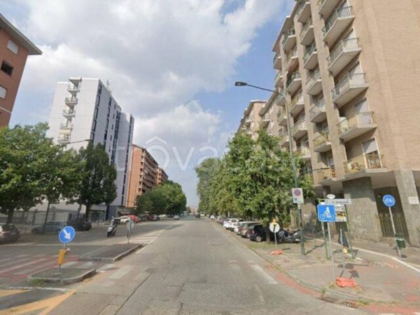 negozio in vendita a Torino in zona Lingotto