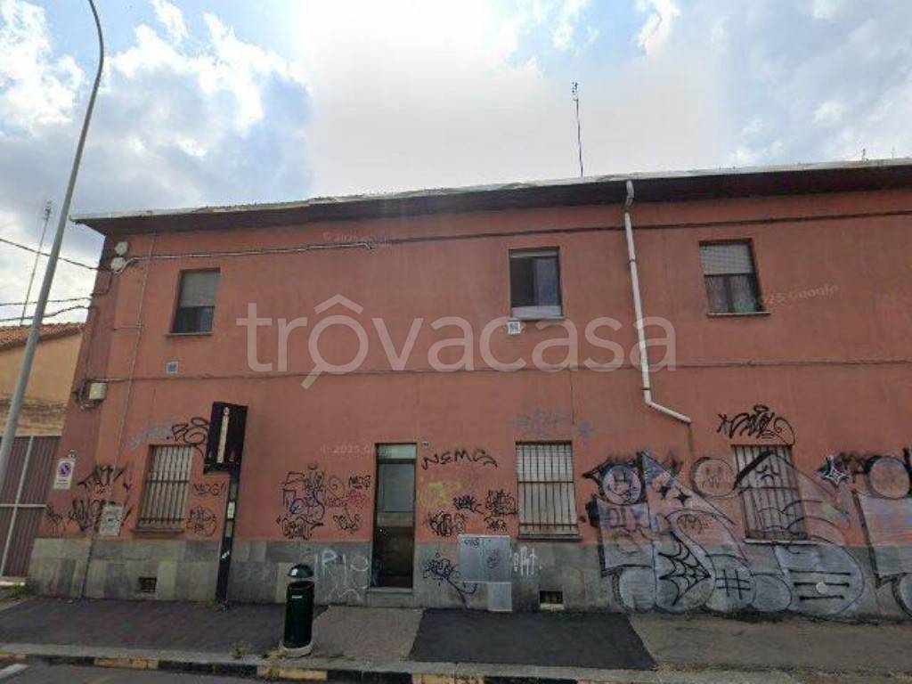 locale commerciale in vendita a Torino in zona Pozzo Strada