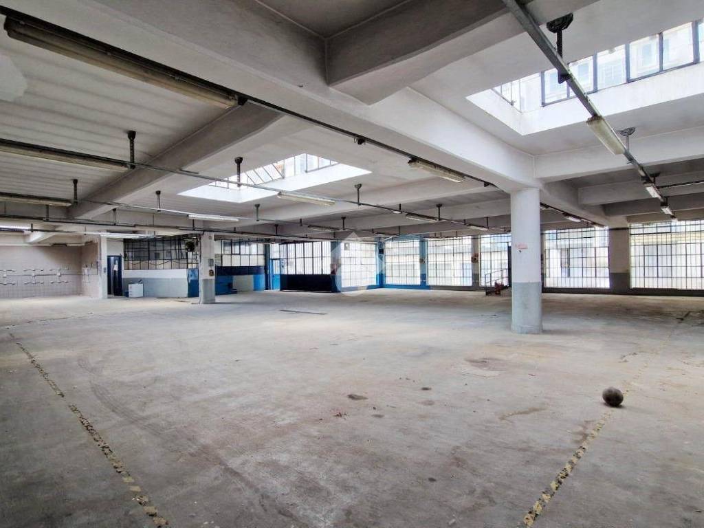 locale di sgombero in vendita a Torino in zona Parella