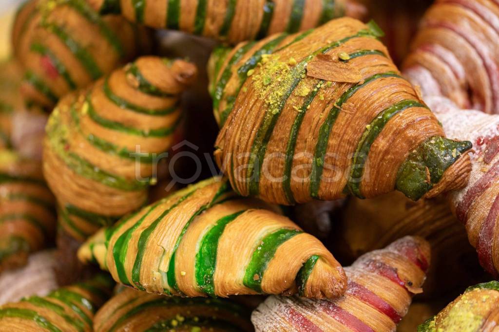 negozio in vendita a Torino in zona Mirafiori Nord