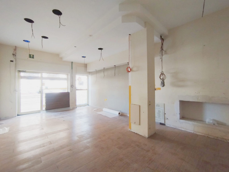 negozio in vendita a Torino in zona Lingotto