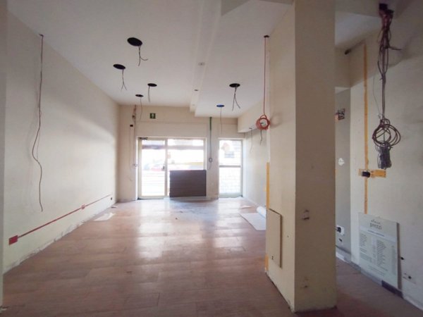 negozio in vendita a Torino in zona Lingotto