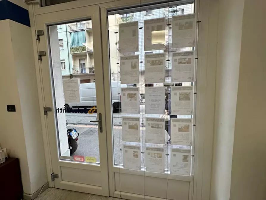 negozio in vendita a Torino in zona Borgata Vittoria
