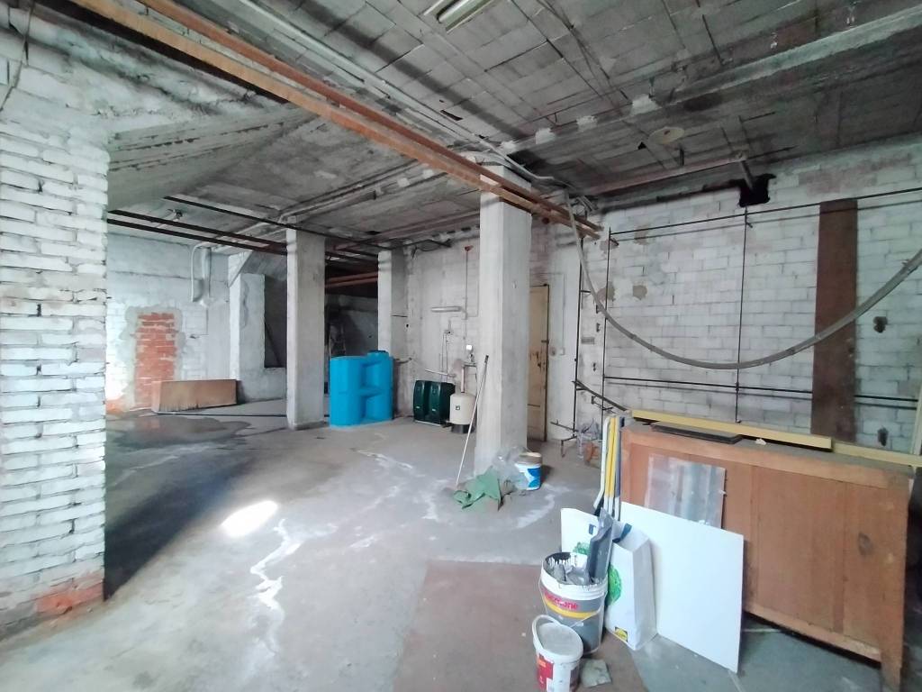 locale commerciale in vendita a Torino in zona Parella