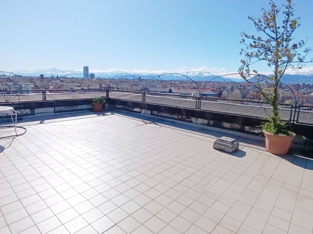 appartamento in vendita a Torino in zona Aurora