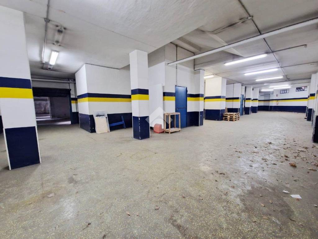 locale commerciale in vendita a Torino in zona Santa Rita