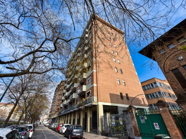 appartamento in vendita a Torino in zona Cenisia