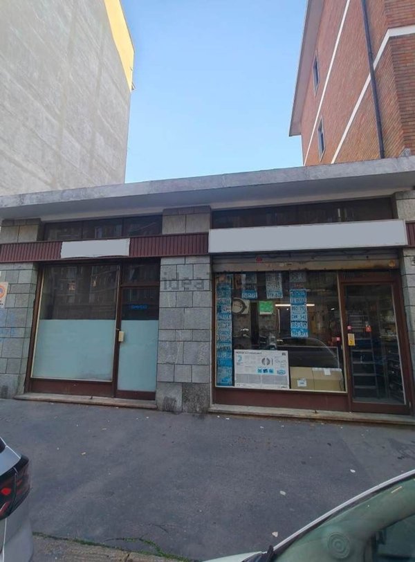 locale commerciale in vendita a Torino in zona Santa Rita