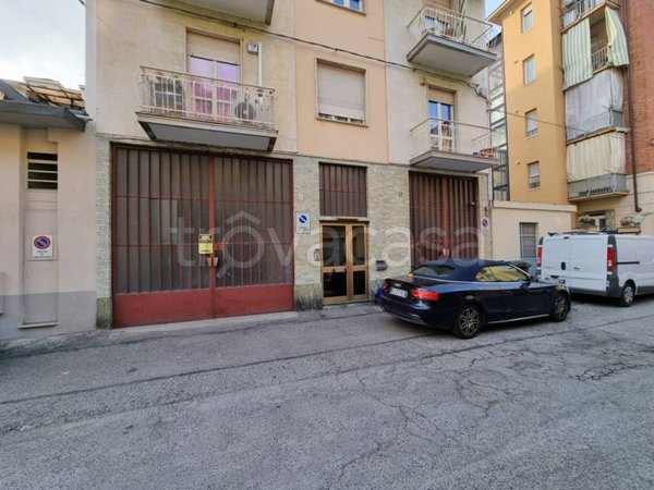 locale commerciale in vendita a Torino in zona Parella
