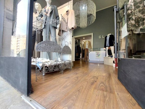negozio in vendita a Torino in zona Pozzo Strada
