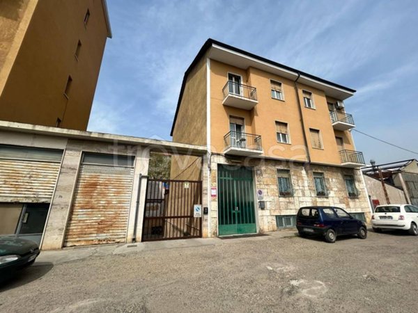 locale commerciale in vendita a Torino in zona Mirafiori Sud