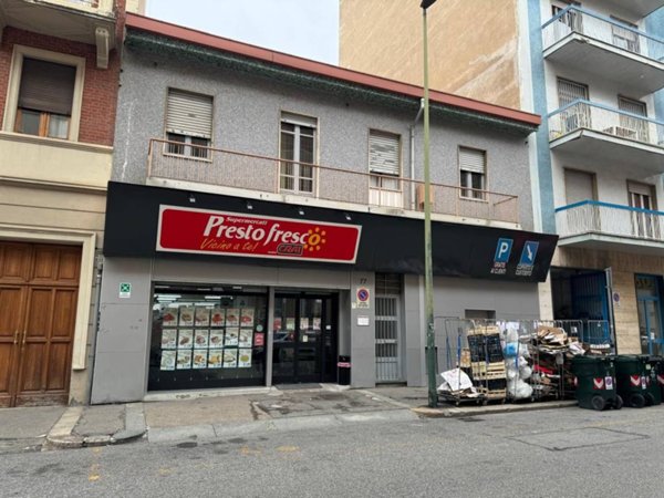 negozio in vendita a Torino in zona Parella