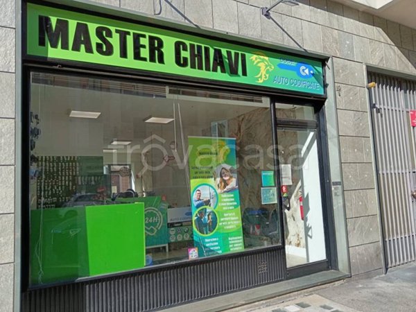 negozio in vendita a Torino in zona Cenisia