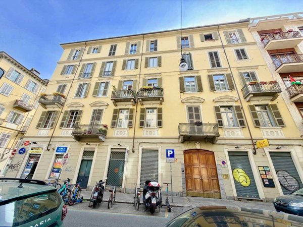 locale commerciale in vendita a Torino in zona San Salvario