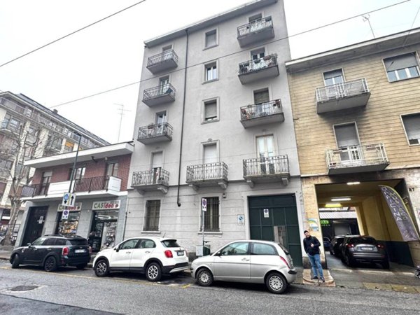 locale commerciale in vendita a Torino in zona Borgata Vittoria