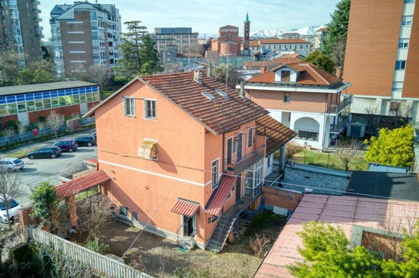 casa indipendente in vendita a Torino in zona Madonna di Campagna