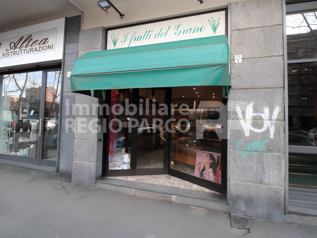 negozio in vendita a Torino in zona Santa Rita