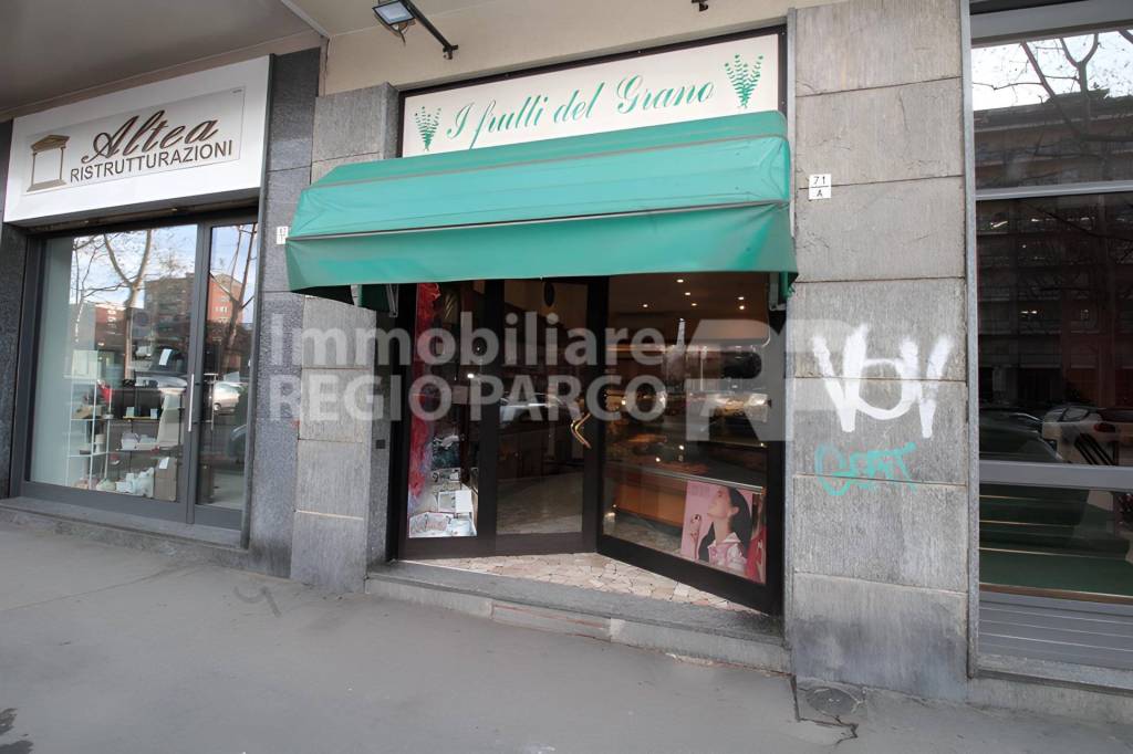negozio in vendita a Torino in zona Santa Rita