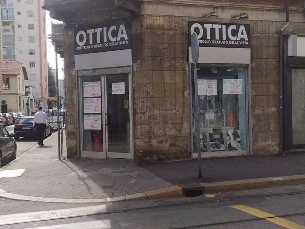 negozio in vendita a Torino in zona Borgata Vittoria