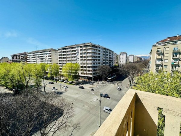 appartamento in vendita a Torino in zona Cenisia