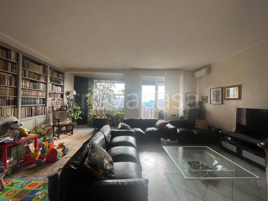 appartamento in vendita a Torino in zona Cit Turin